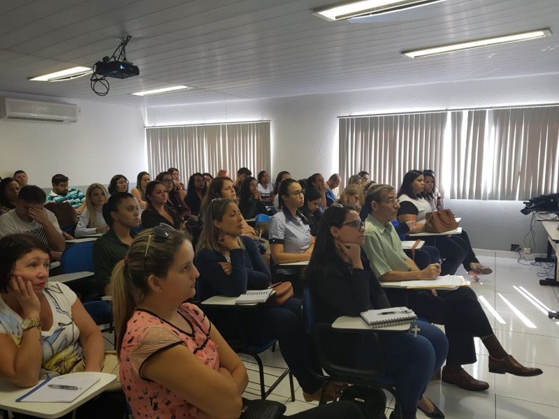 Auditório da ASCOVV cheio em palestra sobre eSocial