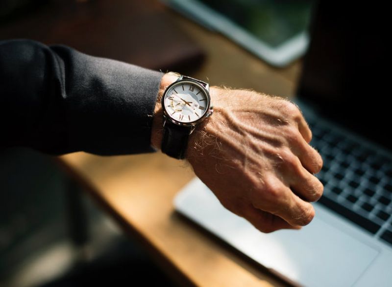 Hora extra e banco de horas: vantagens, desvantagens e diferenças